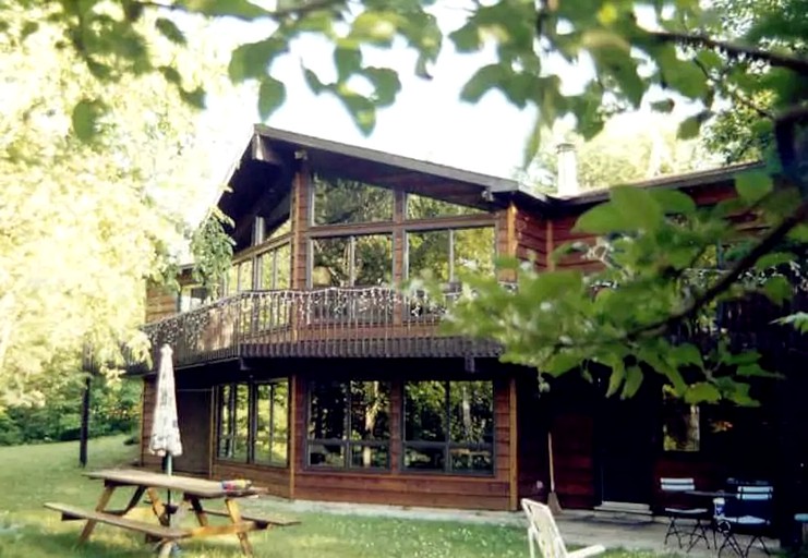 Cabins (Val des Monts, Quebec, Canada)