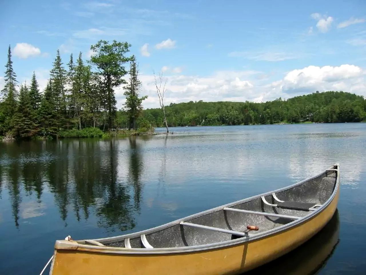 Luxury Lakefront Cottage in Val-des-Monts, Quebec