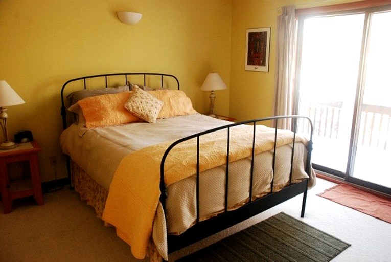 Cabins (Val des Monts, Quebec, Canada)