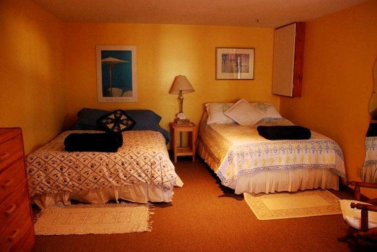 Cabins (Val des Monts, Quebec, Canada)