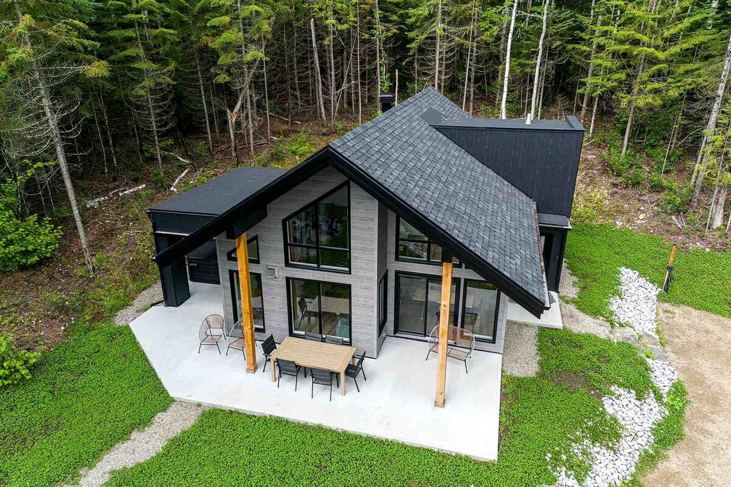 Sophisticated Cottage with Modern Interior in Les Éboulements, Quebec