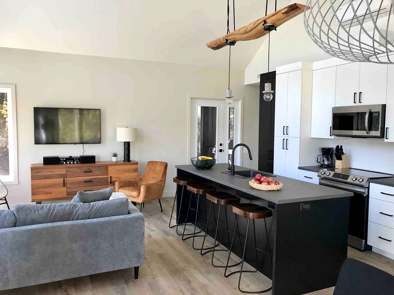 Sophisticated Cottage with Modern Interior in Les Éboulements, Quebec