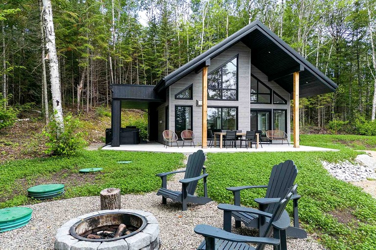 Sophisticated Cottage with Modern Interior in Les Éboulements, Quebec
