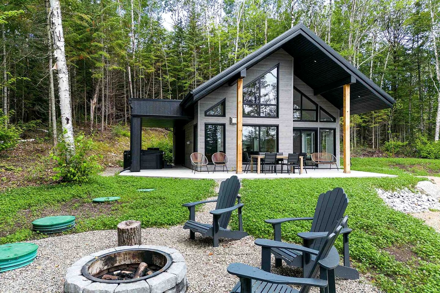 Sophisticated Cottage with Modern Interior in Les Éboulements, Quebec