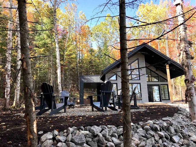 Cottages (Canada, Les Éboulements, Quebec)