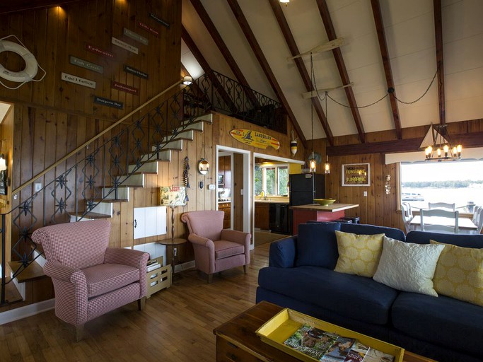 Cabins (Sturgeon Bay, Wisconsin, United States)