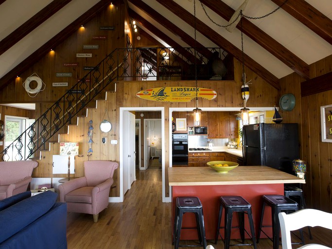 Cabins (Sturgeon Bay, Wisconsin, United States)