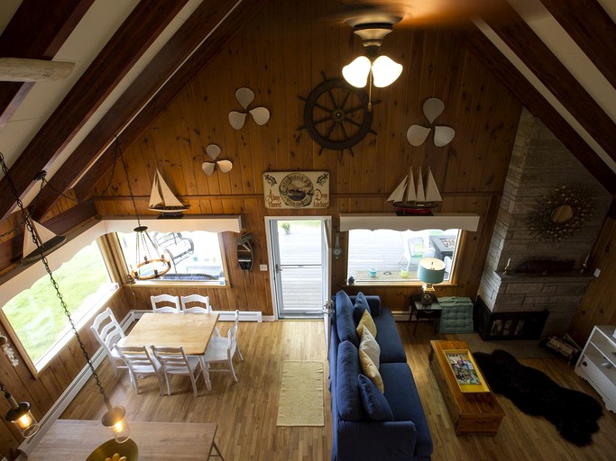 Cabins (Sturgeon Bay, Wisconsin, United States)