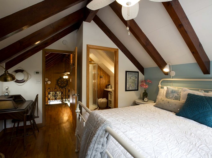 Cabins (Sturgeon Bay, Wisconsin, United States)