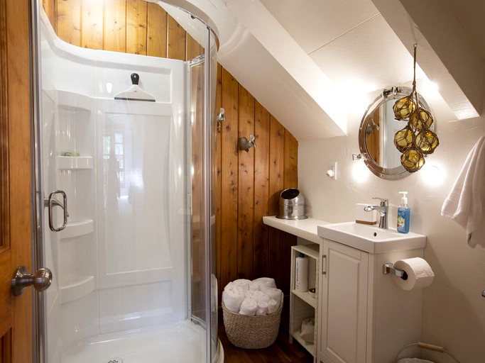 Cabins (Sturgeon Bay, Wisconsin, United States)