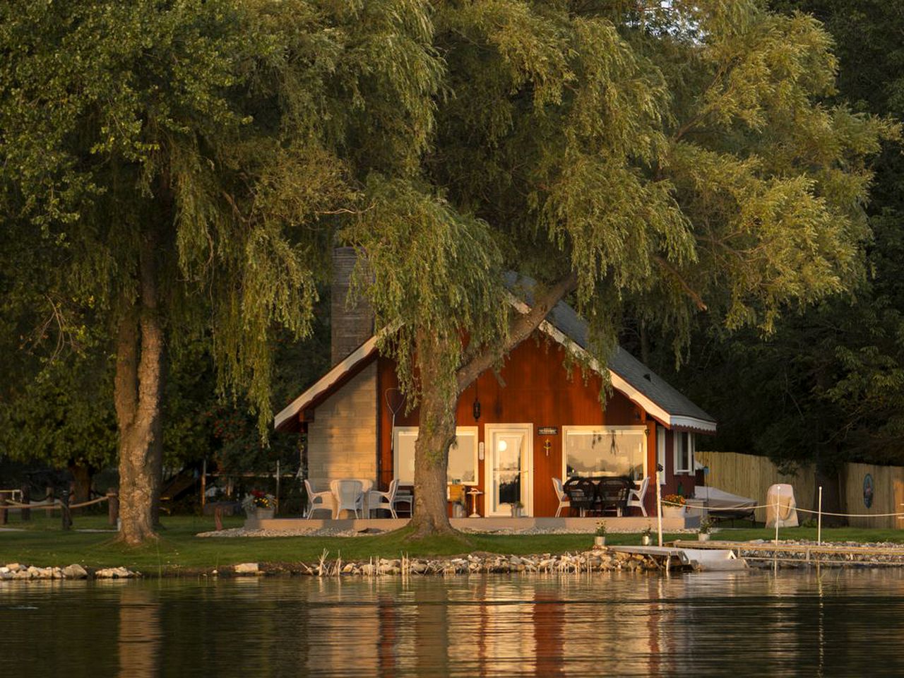 Waterfront Bungalow-Style Cabin with Full Kitchen in Sturgeon Bay, Wisconsin