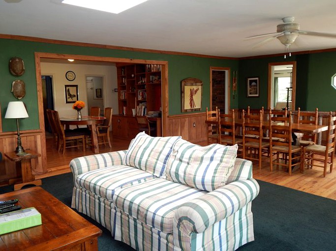 Cabins (Luray, Virginia, United States)