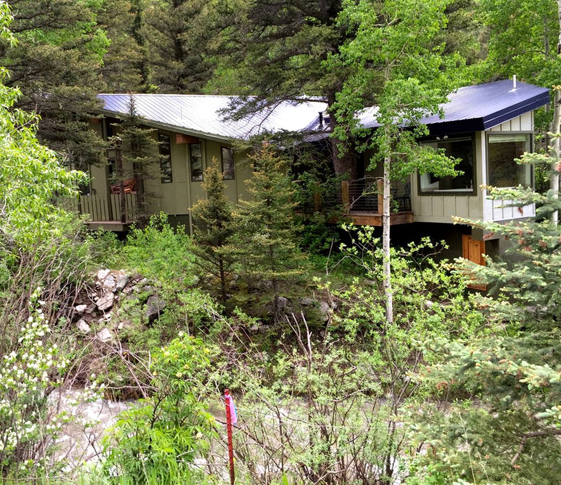 Cozy Retreat Ideal for Skiing in Northern New Mexico