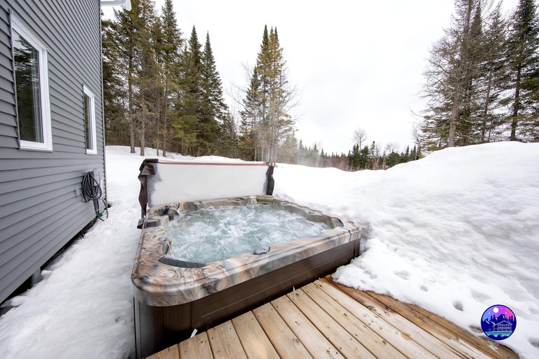 Cabins (Canada, Sainte Lucie des Laurentides, Quebec)