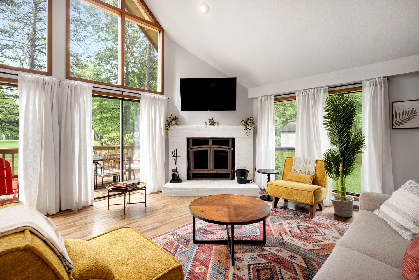 Pet Friendly A-frame with Hot-tub in Hedgesville, West Virginia