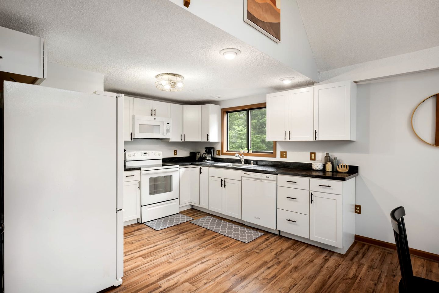 Pet Friendly A-frame with Hot-tub in Hedgesville, West Virginia