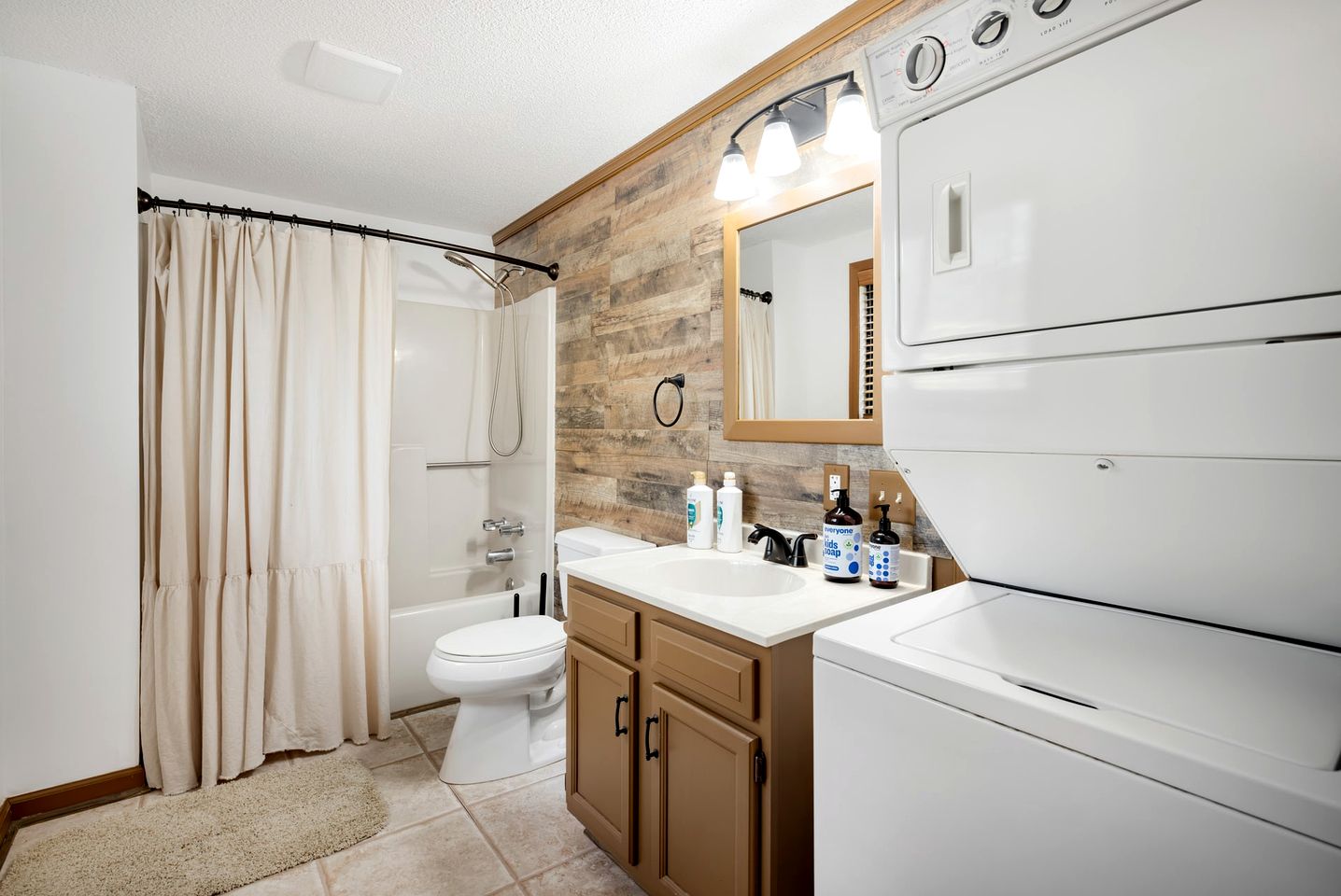 Pet Friendly A-frame with Hot-tub in Hedgesville, West Virginia