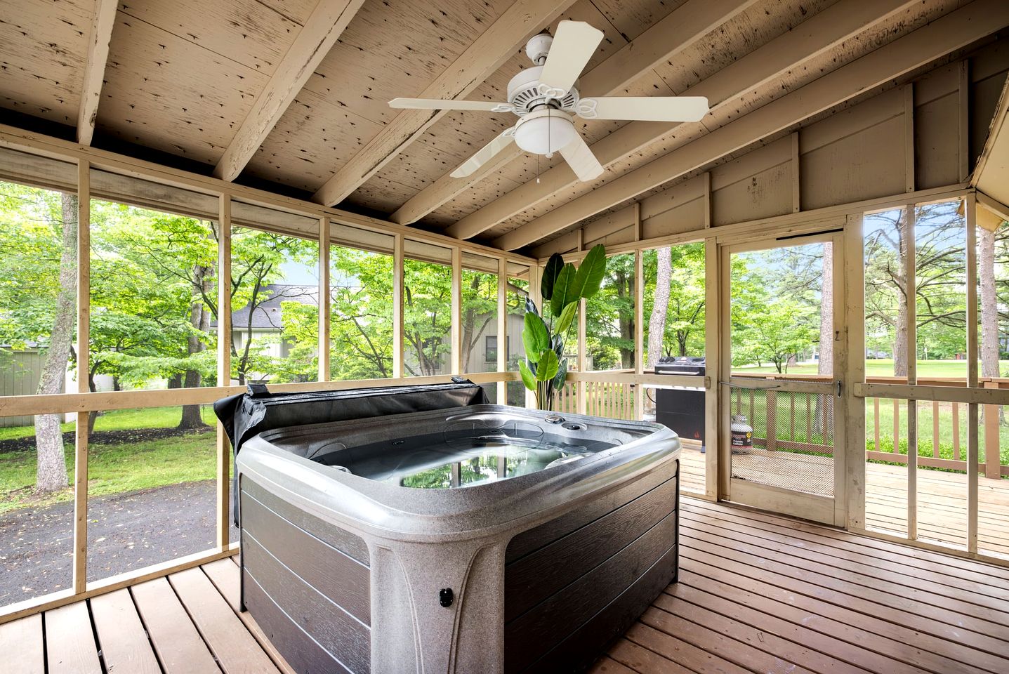 Pet Friendly A-frame with Hot-tub in Hedgesville, West Virginia