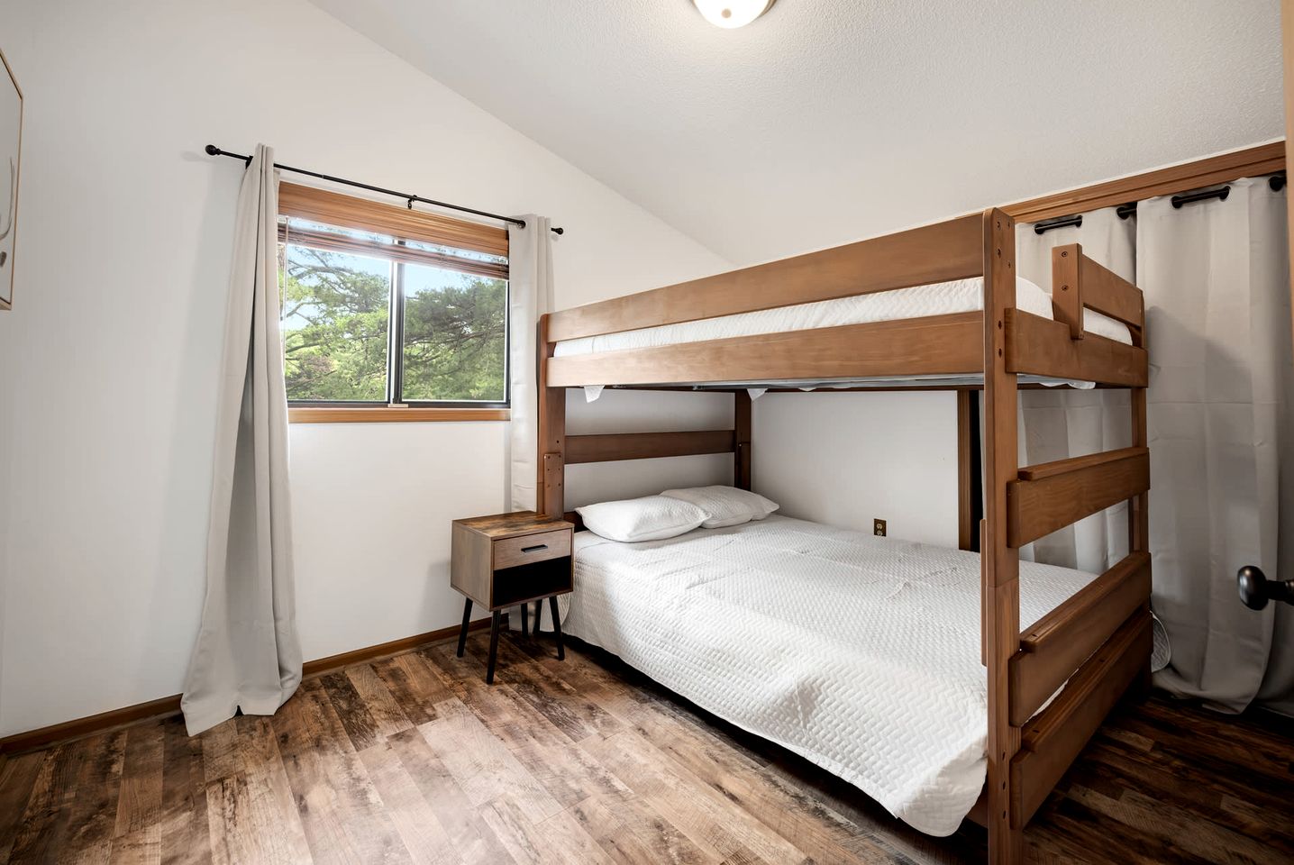 Pet Friendly A-frame with Hot-tub in Hedgesville, West Virginia