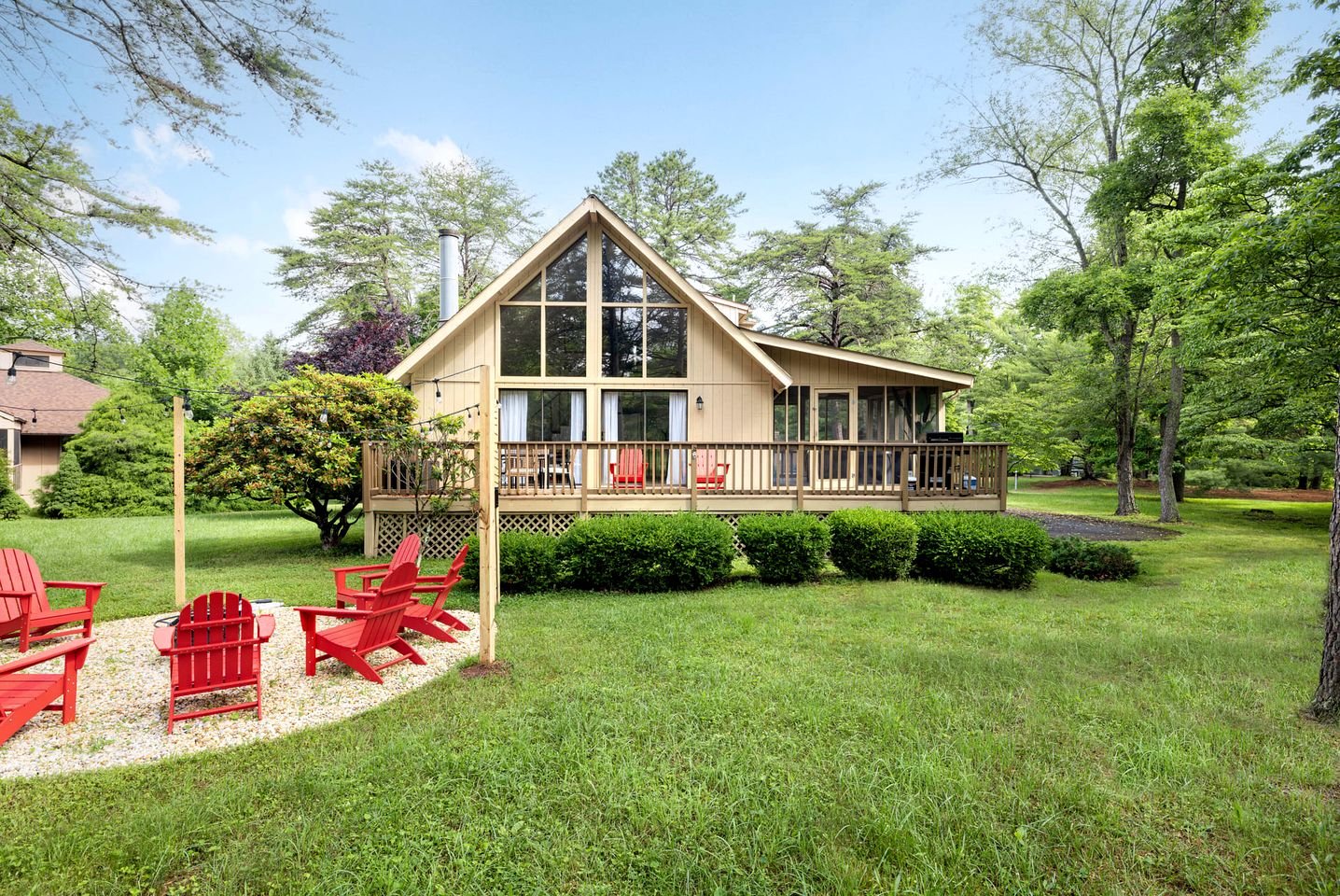 Pet Friendly A-frame with Hot-tub in Hedgesville, West Virginia