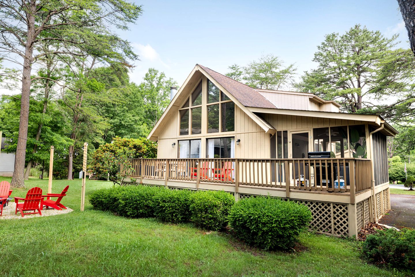 Pet Friendly A-frame with Hot-tub in Hedgesville, West Virginia