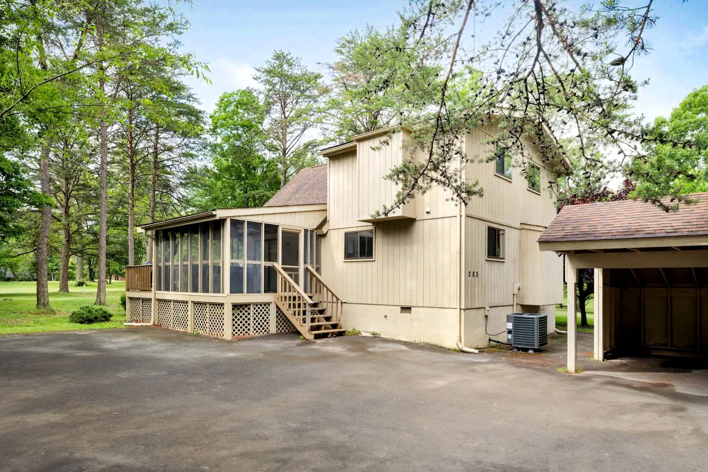 Pet Friendly A-frame with Hot-tub in Hedgesville, West Virginia