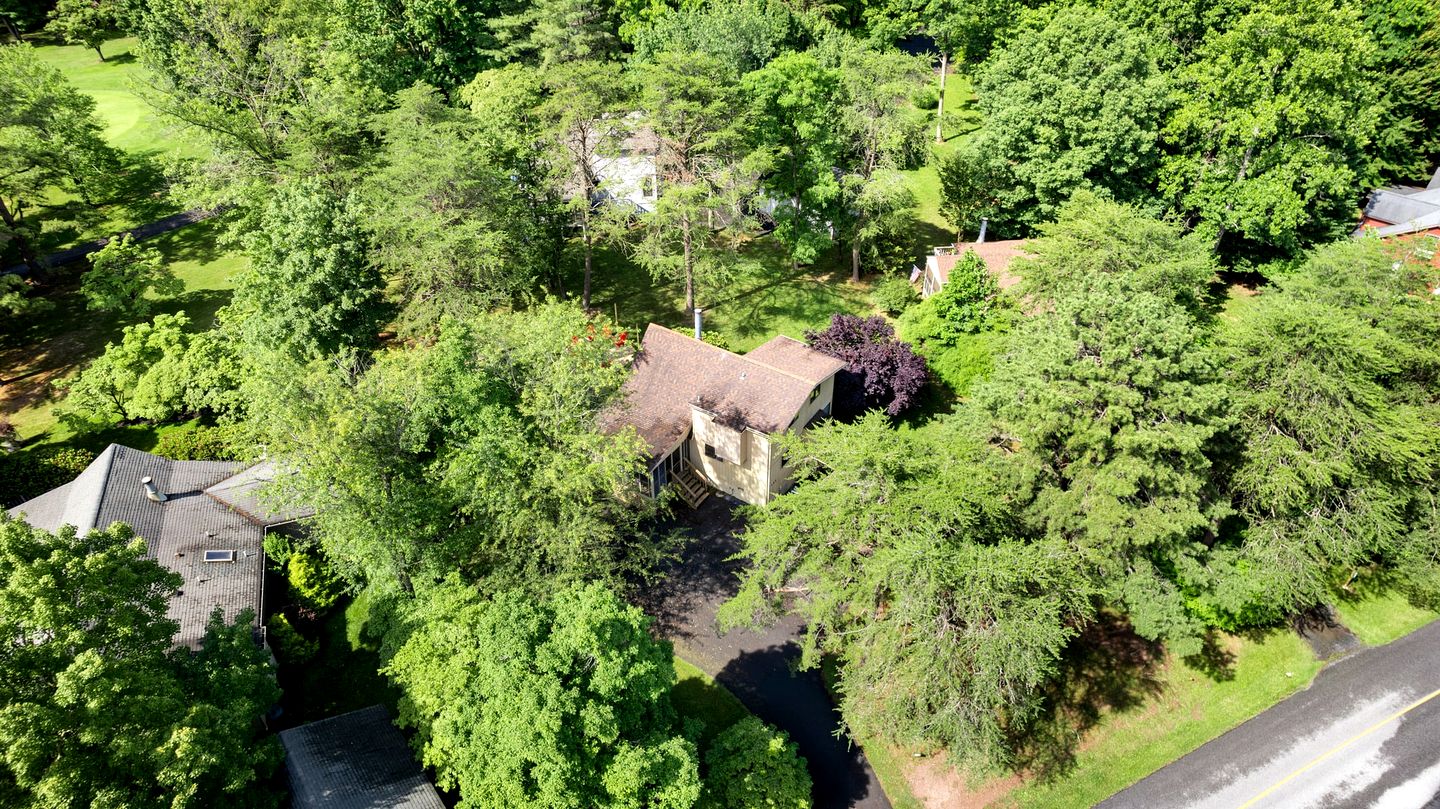 Pet Friendly A-frame with Hot-tub in Hedgesville, West Virginia