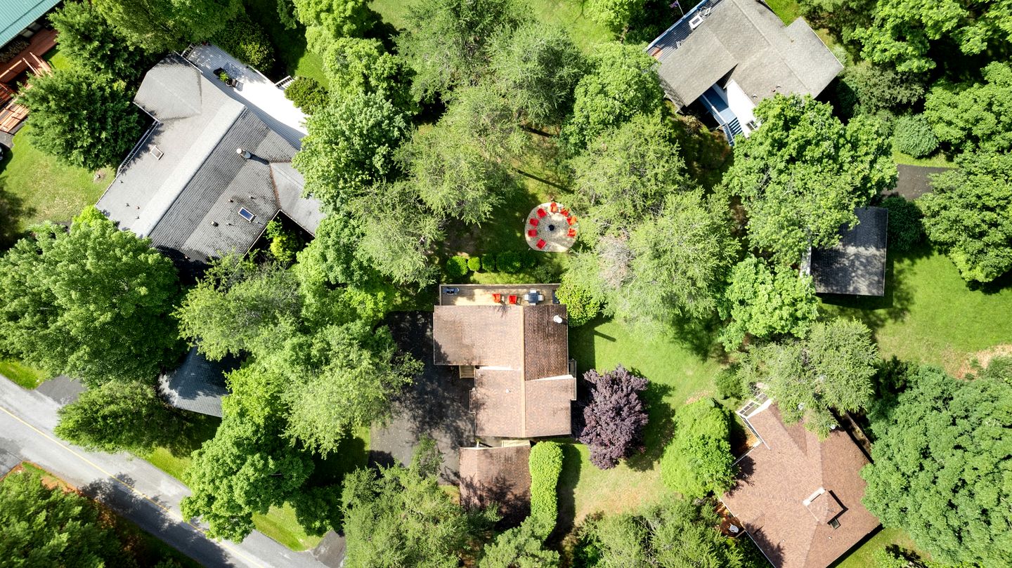 Pet Friendly A-frame with Hot-tub in Hedgesville, West Virginia