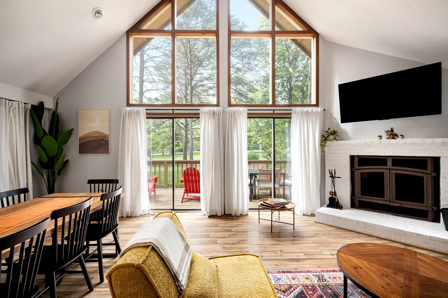 Pet Friendly A-frame with Hot-tub in Hedgesville, West Virginia