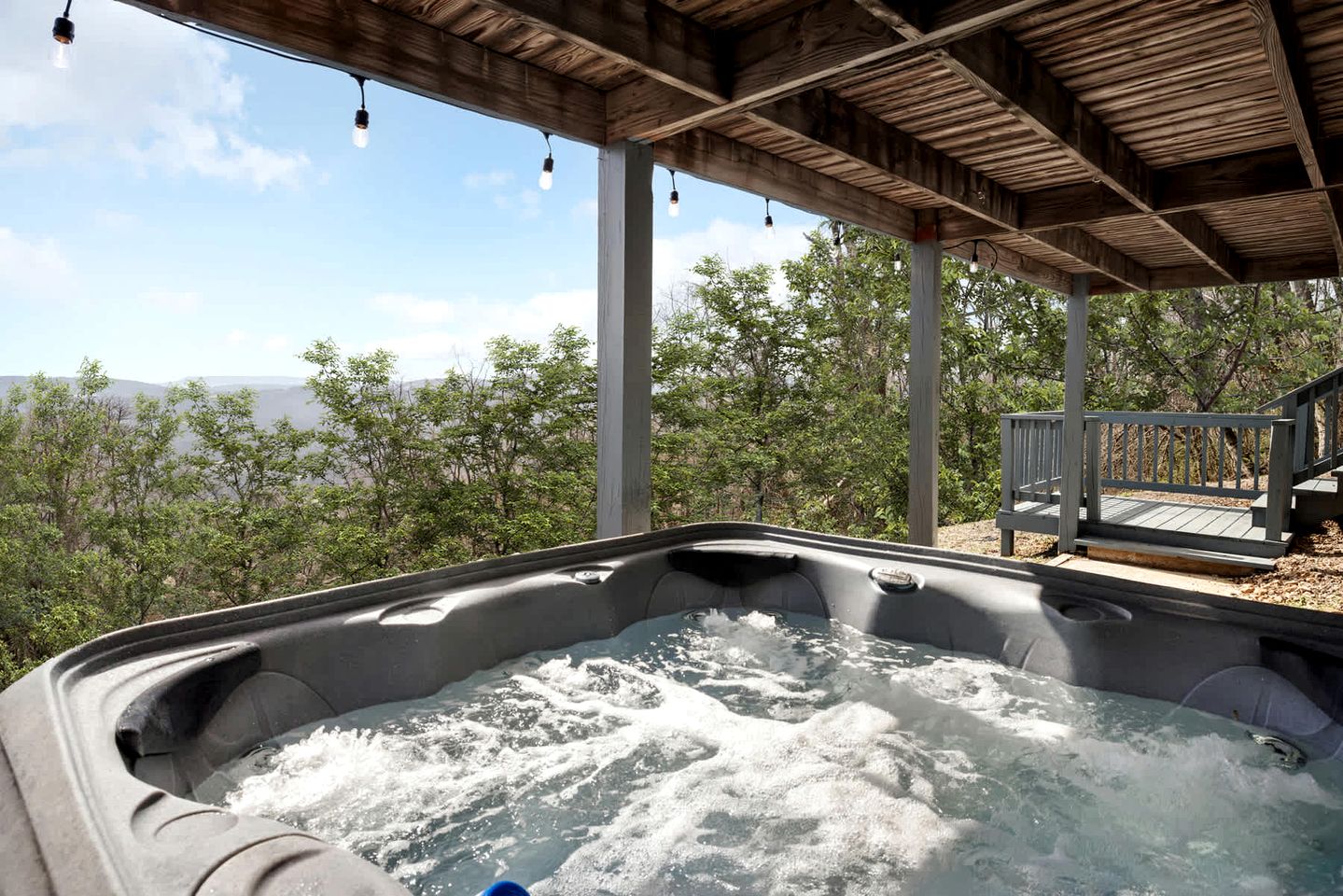 Splendid Mountaintop Cabin Retreat near South Branch Potomac River in West Virginia
