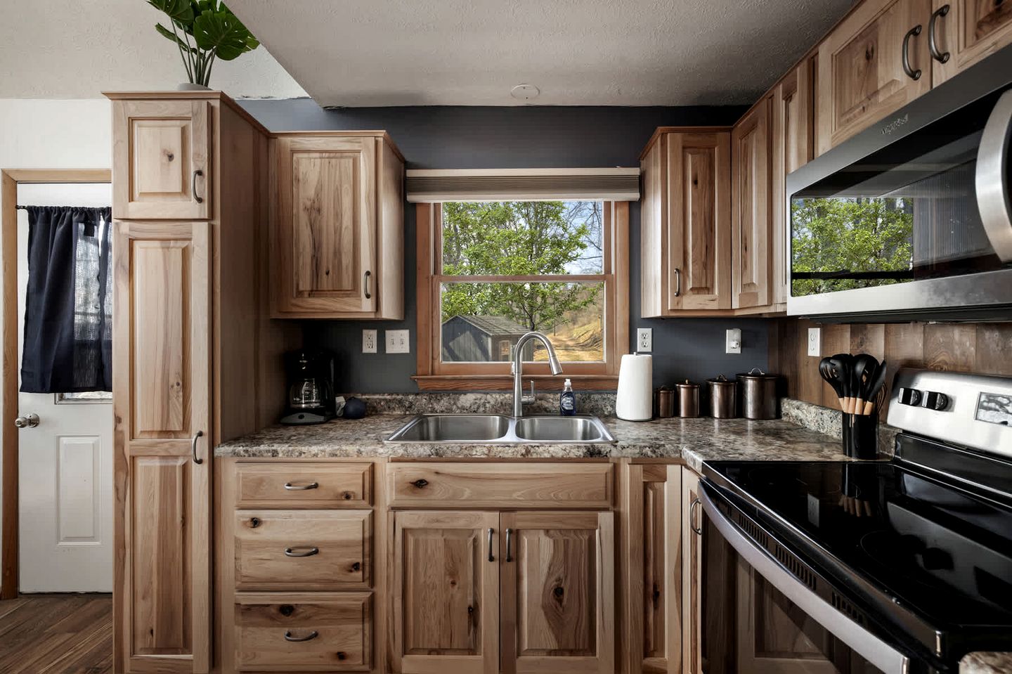 Splendid Mountaintop Cabin Retreat near South Branch Potomac River in West Virginia
