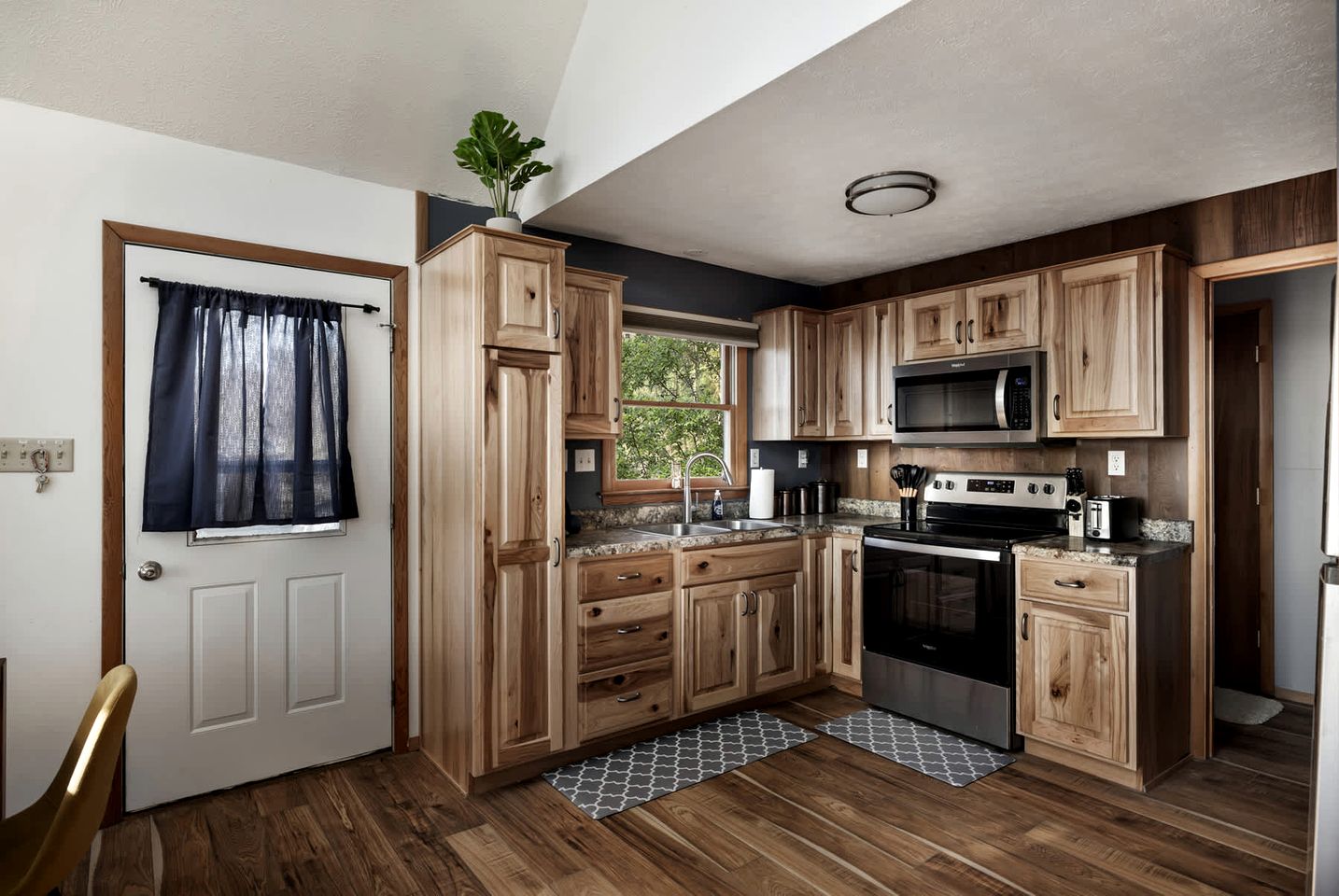 Splendid Mountaintop Cabin Retreat near South Branch Potomac River in West Virginia