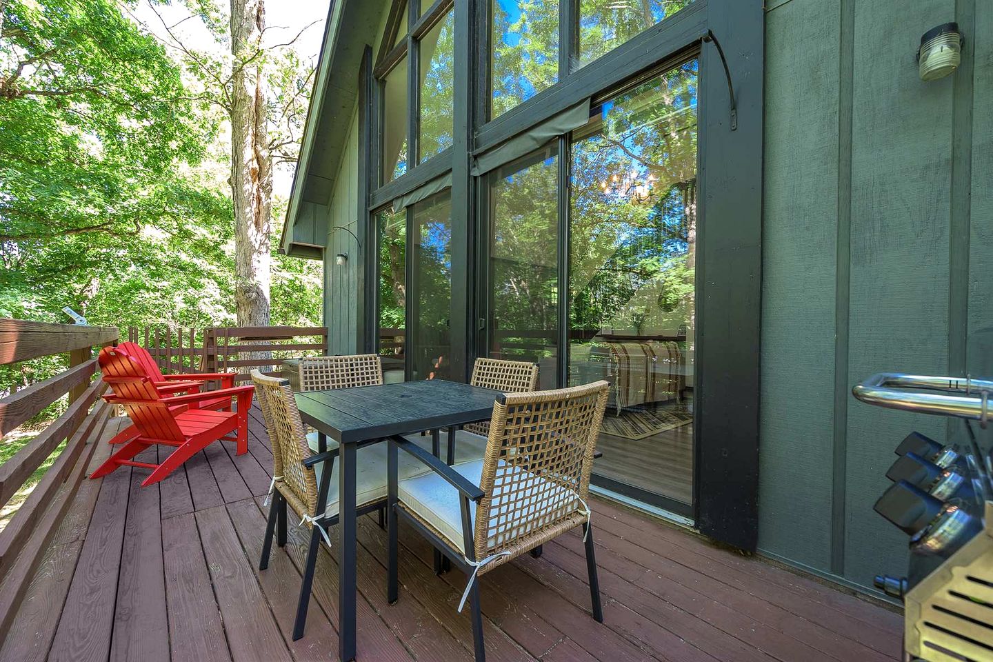 Breathtaking A-frame with Hot-tub in Luray, Virginia