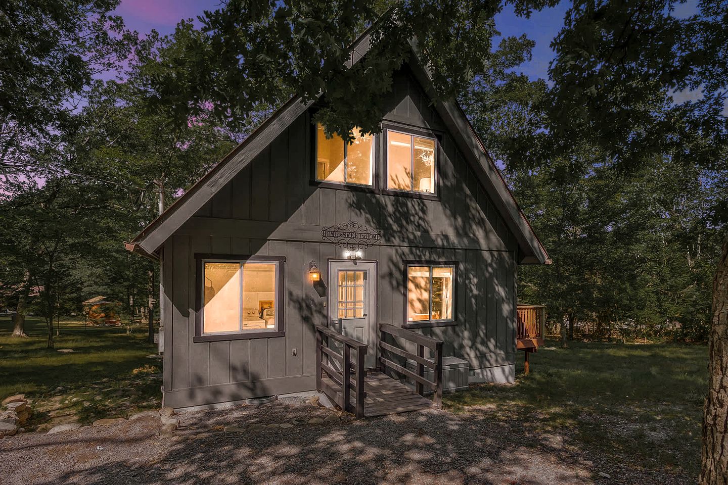 Breathtaking A-frame with Hot-tub in Luray, Virginia