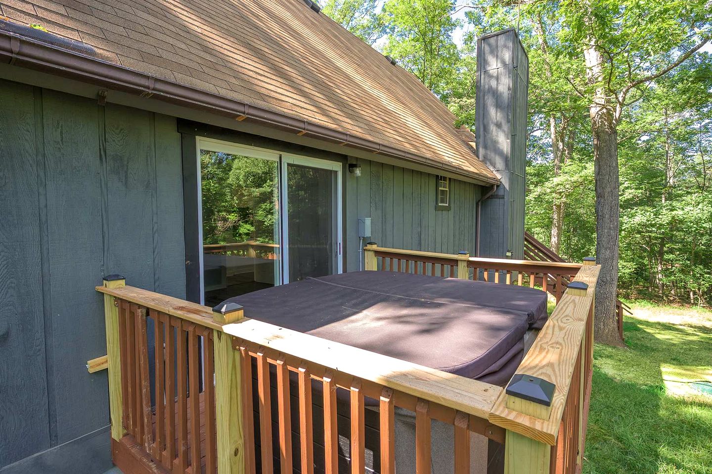 Breathtaking A-frame with Hot-tub in Luray, Virginia