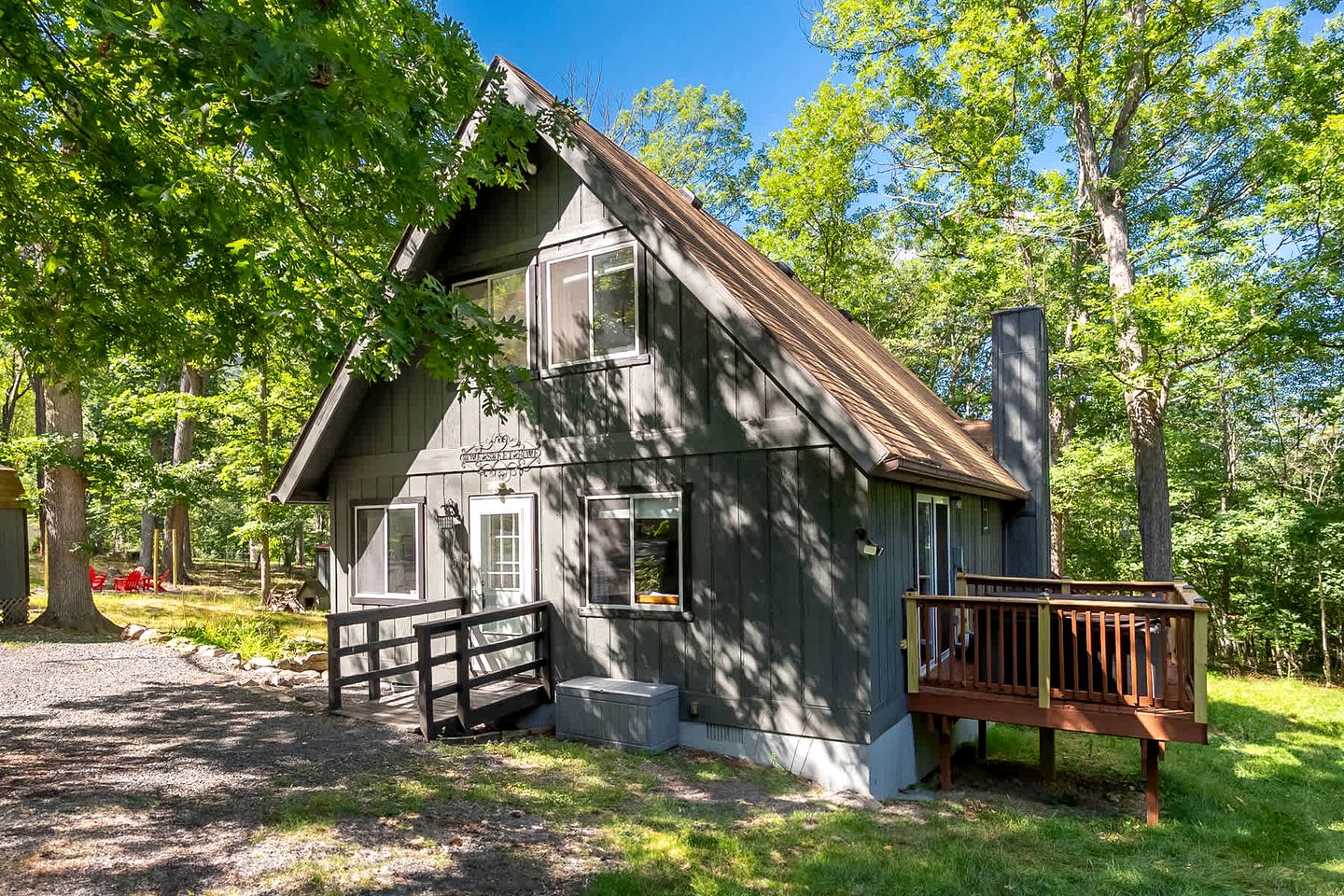 Breathtaking A-frame with Hot-tub in Luray, Virginia