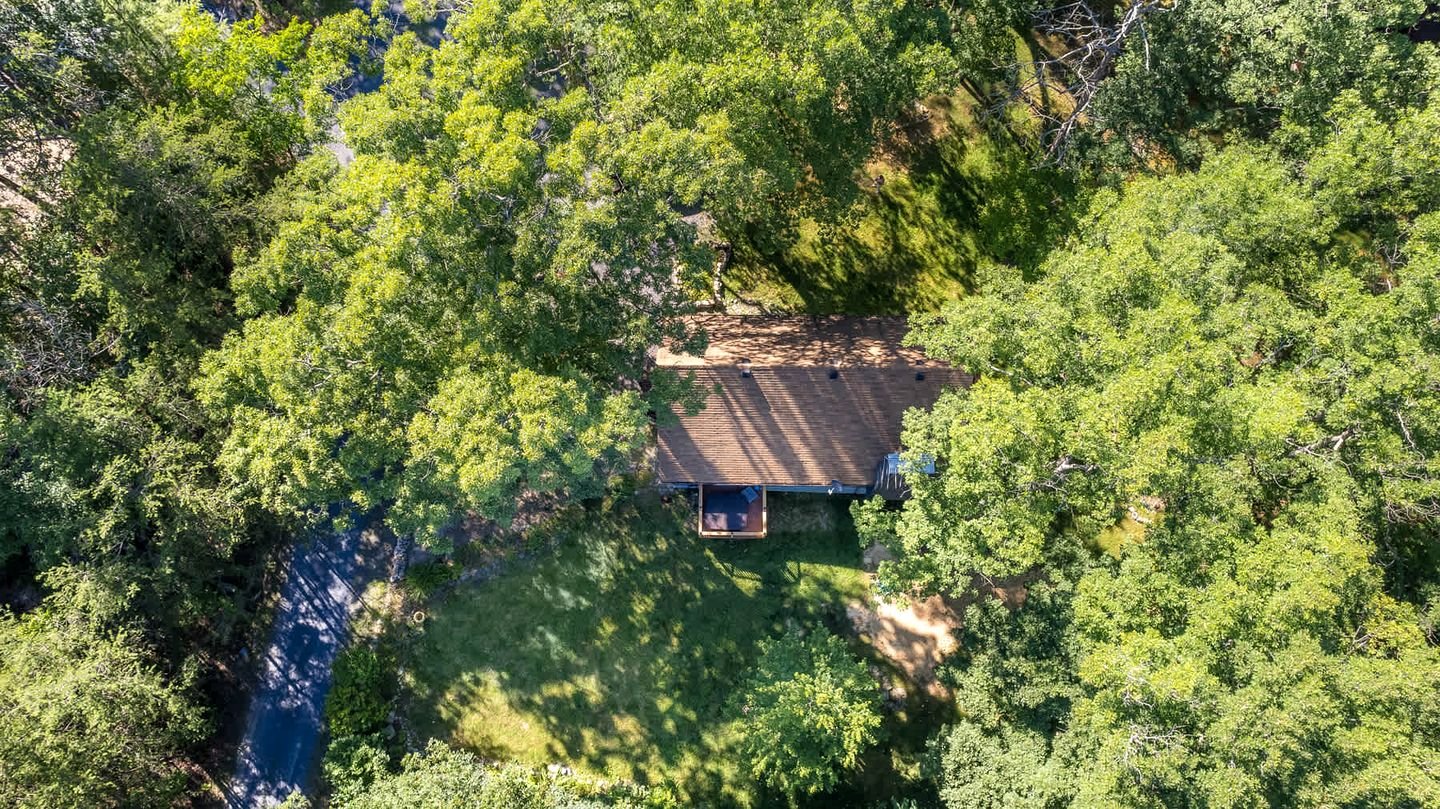 Breathtaking A-frame with Hot-tub in Luray, Virginia