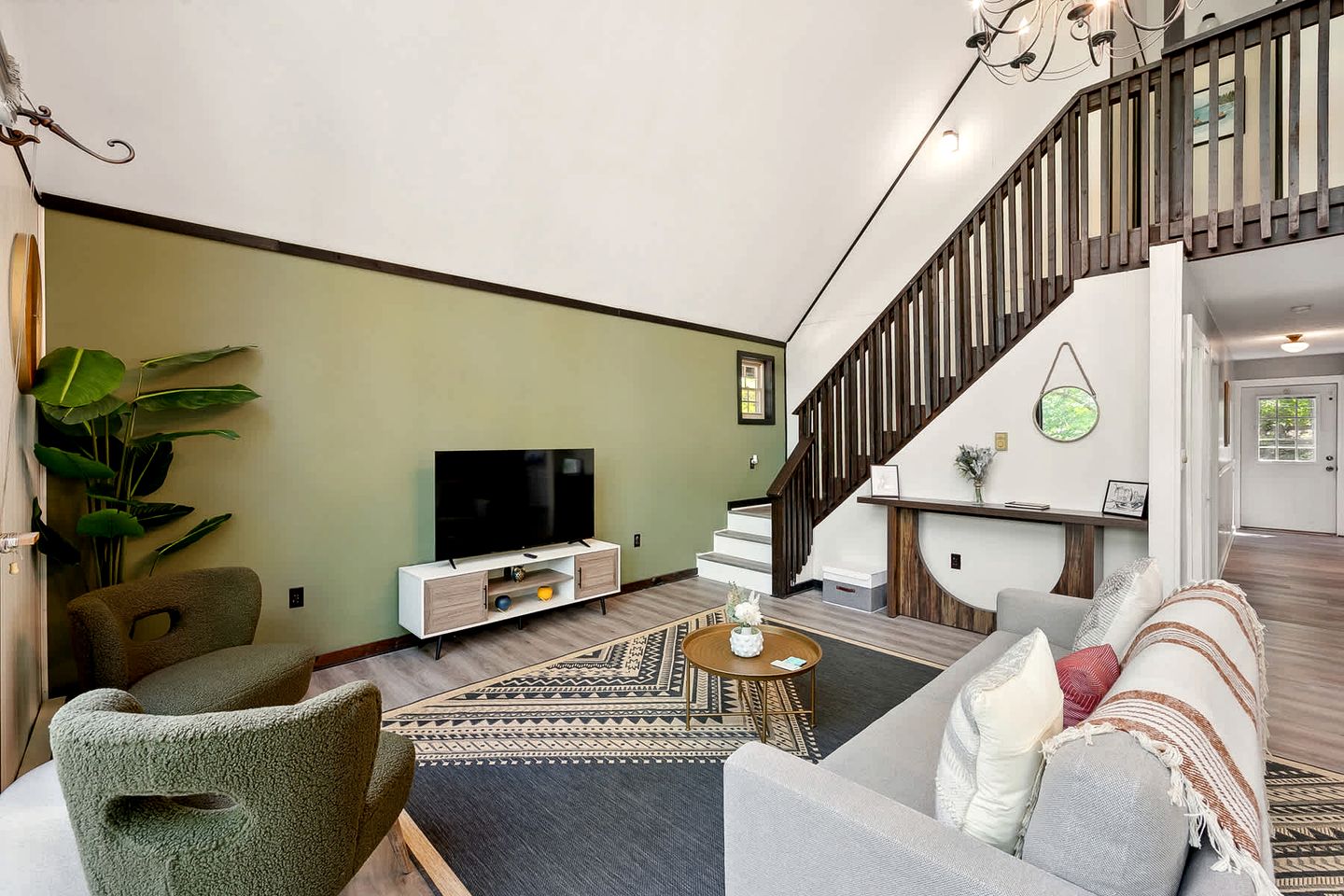Breathtaking A-frame with Hot-tub in Luray, Virginia