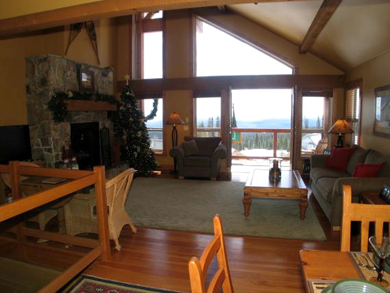 Picturesque Family Cabin with a Hot Tub at Big White Ski Resort, British Columbia