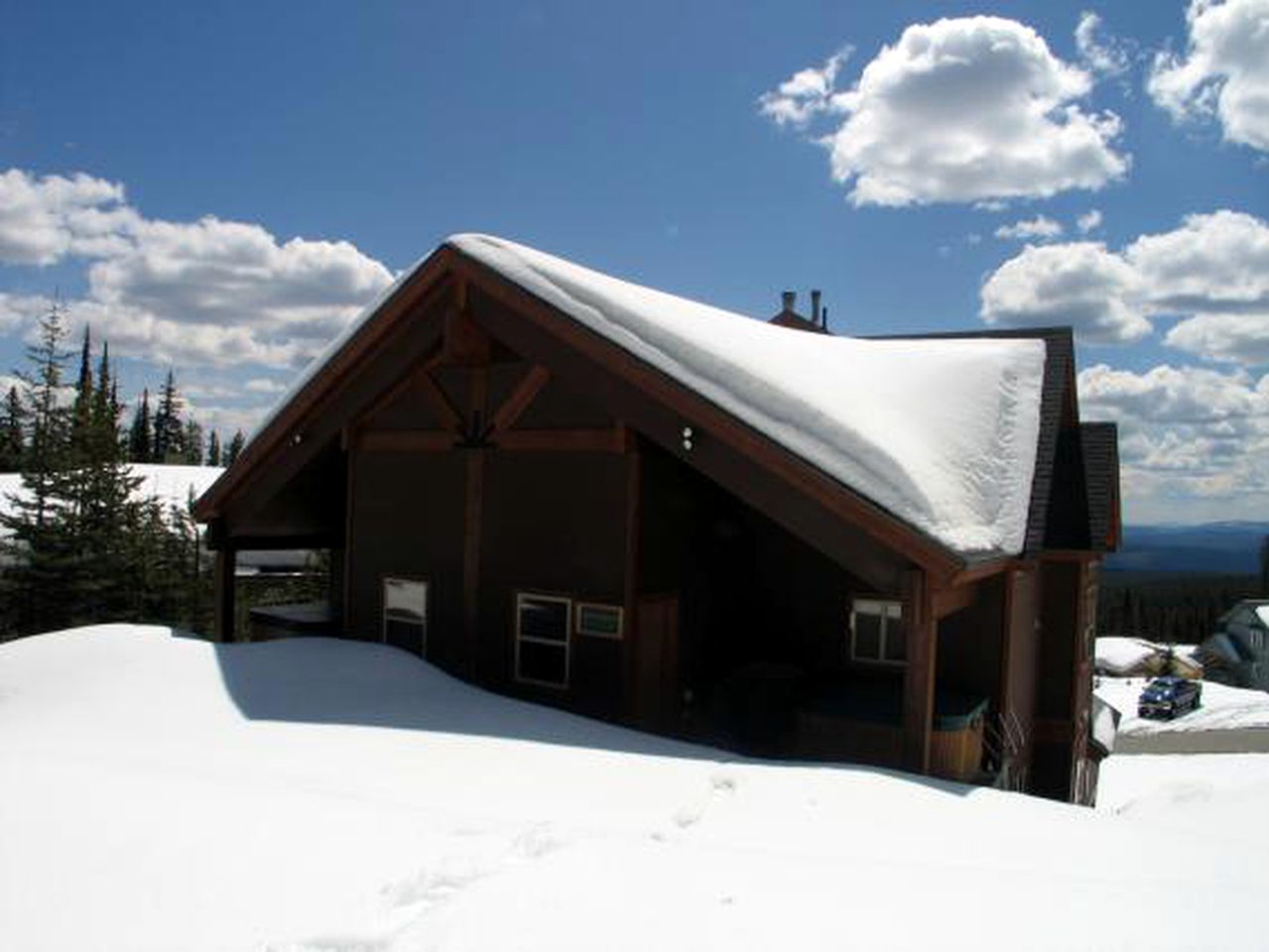 Picturesque Family Cabin with a Hot Tub at Big White Ski Resort, British Columbia