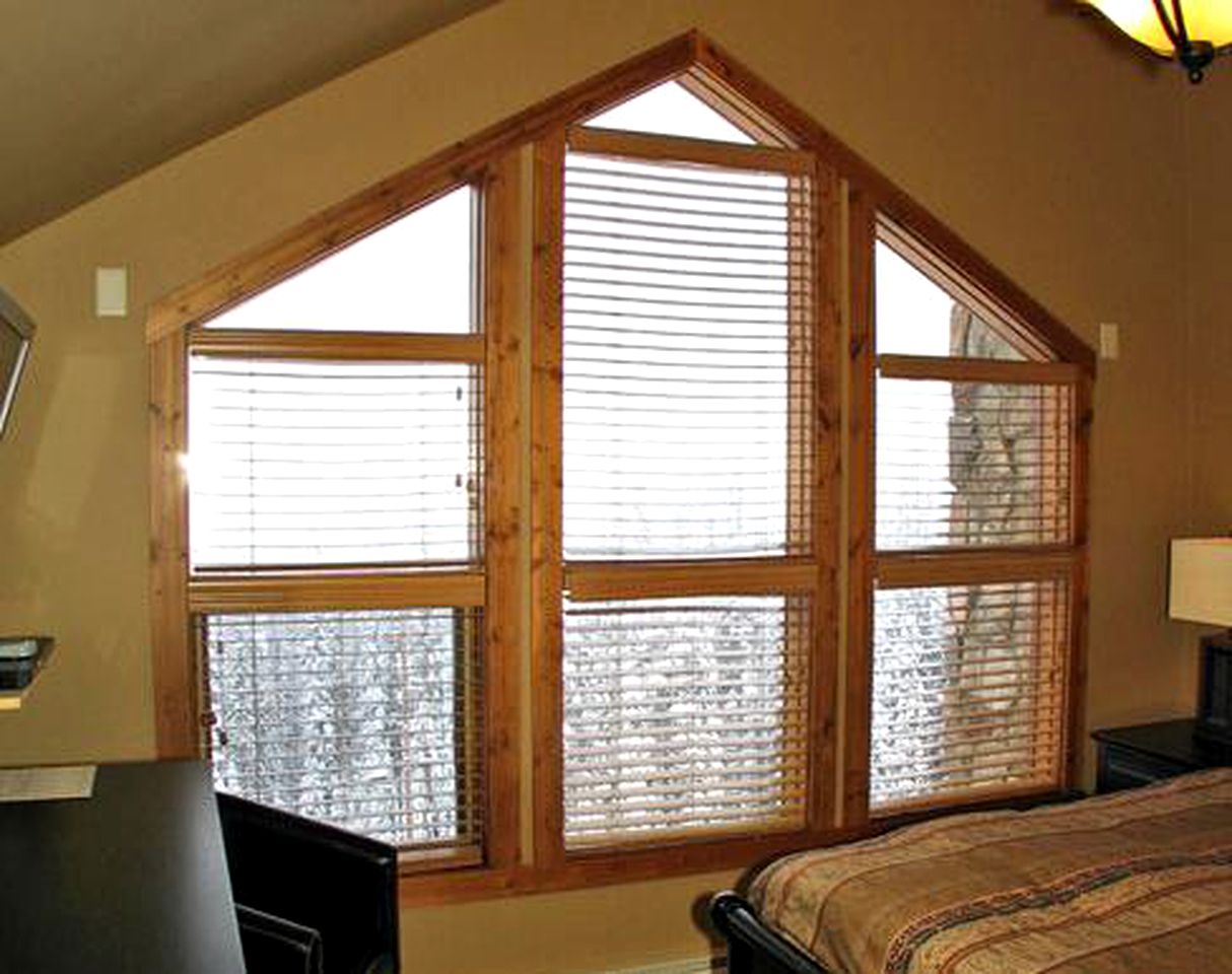 20-Person Cabin Rental with Ski-In Access and Two Hot Tubs at Big White Ski Resort, British Columbia