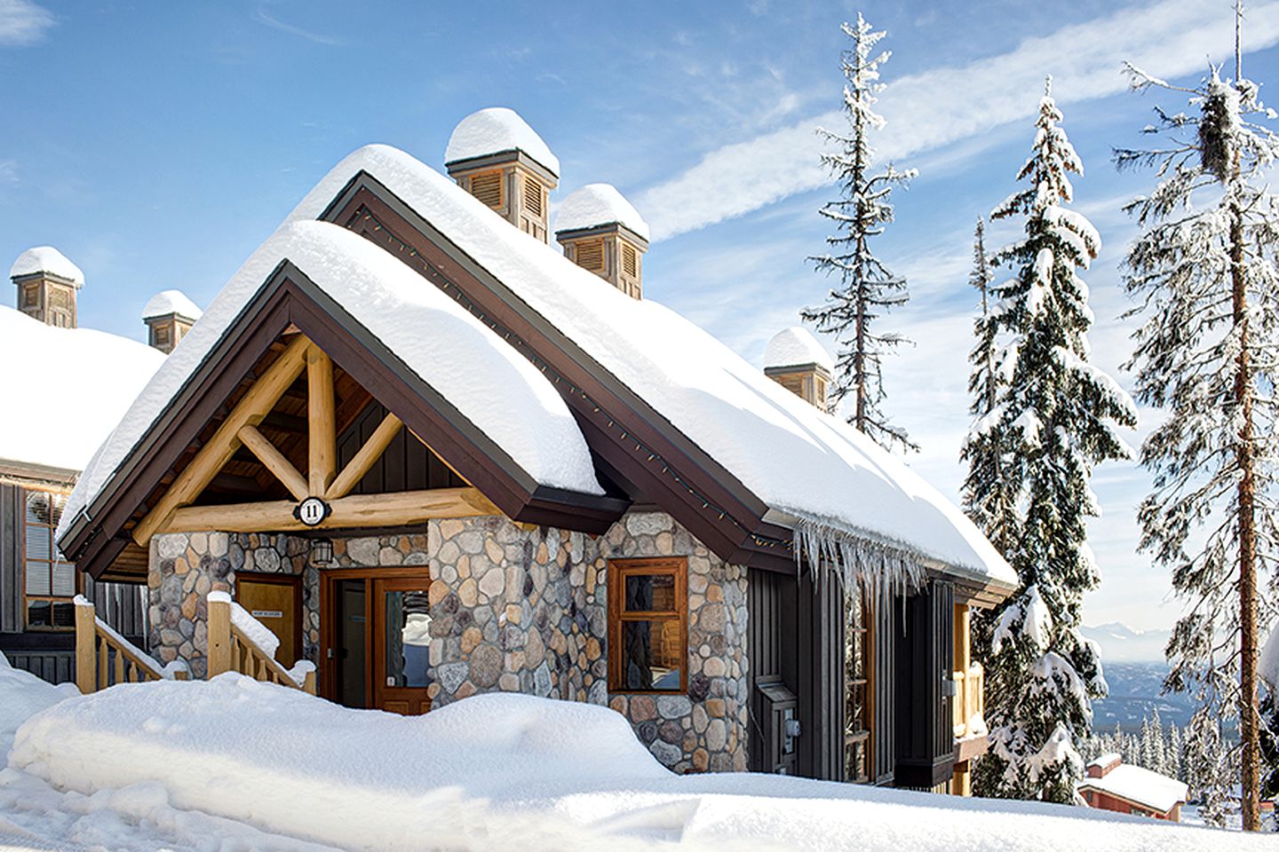 Fairytale Cottage with a Hot Tub at Big White Ski Resort, British Columbia