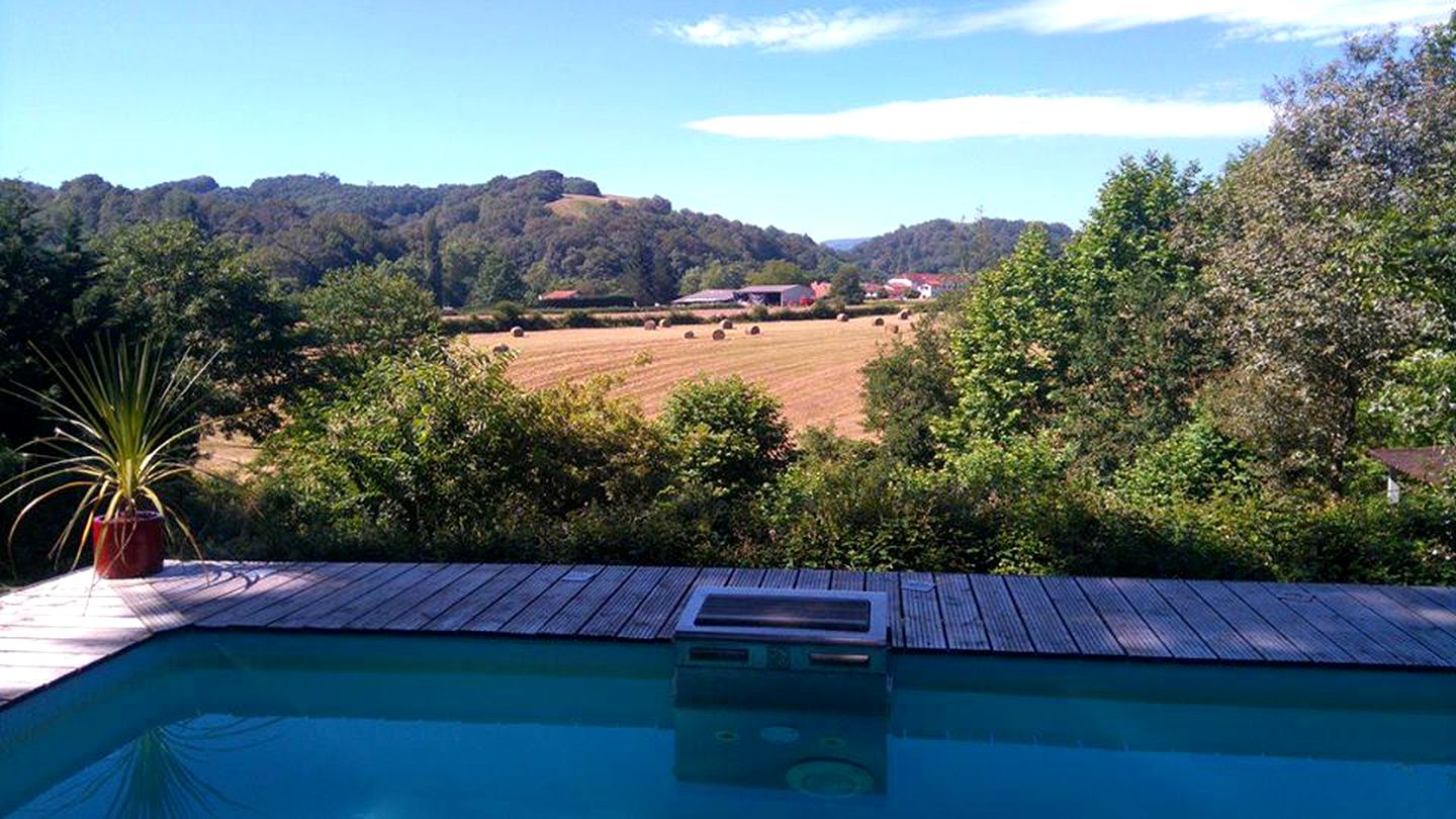 Charming Vacation Rental with a Shared Pool near Biarritz, South-West France
