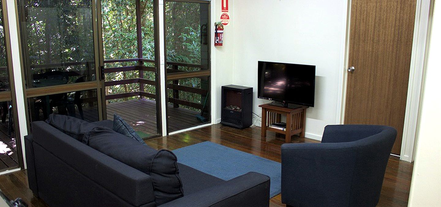 Nature Lodges (Lake Eacham, Queensland, Australia)
