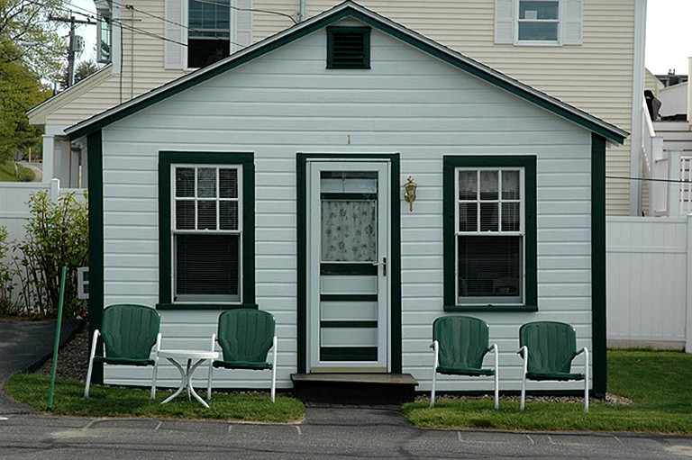 Cottages (Weirs Beach, New Hampshire, United States)