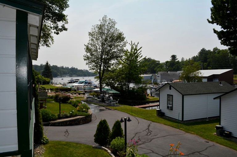 Cottages (Weirs Beach, New Hampshire, United States)