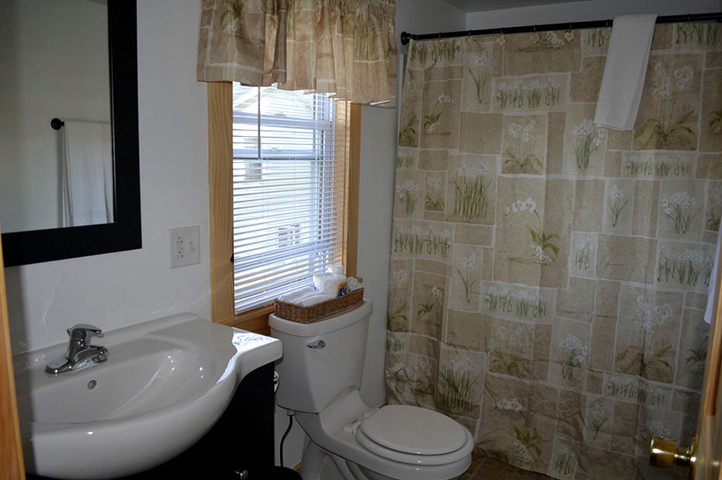 Comfortable Group Camping Rental with Weber Gas Grill in Lake Region of New Hampshire