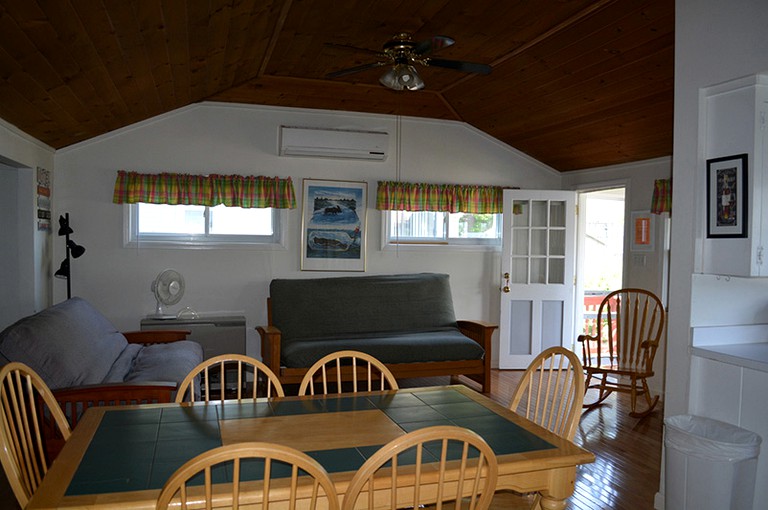 Cottages (Weirs Beach, New Hampshire, United States)