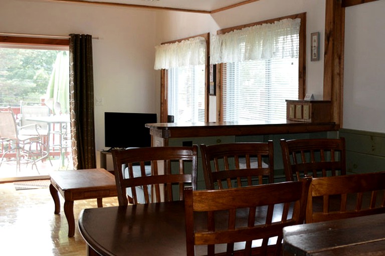 Cabins (Weirs Beach, New Hampshire, United States)