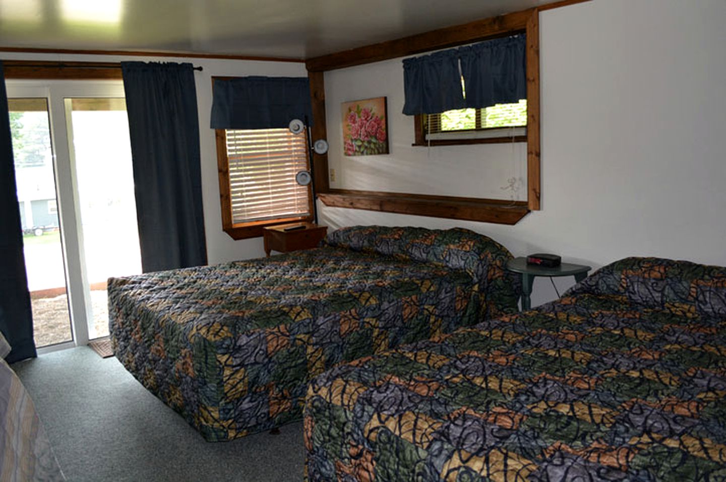 12-Person Cottage Rental with Spacious Balcony in White Mountains, New Hampshire